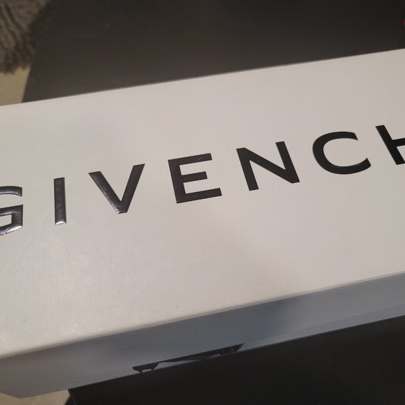 Givenchy Pool Slide - Picture 4 of 5